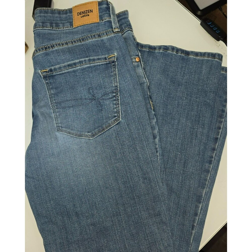 Women's Denizen from Levi's Modern Boot Cut Size 8